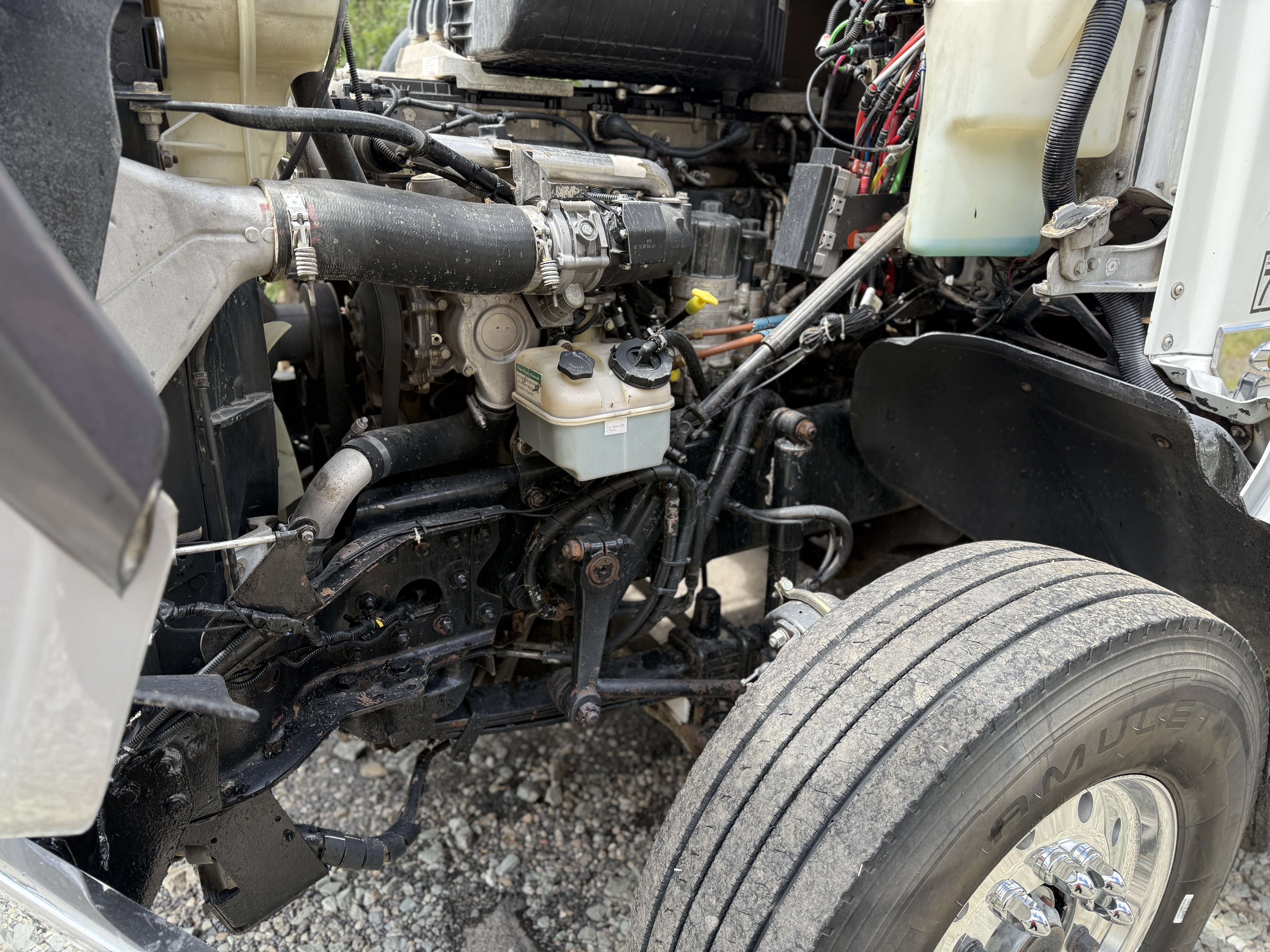 2012 FREIGHTLINER 122SD Super Tag - Image 9